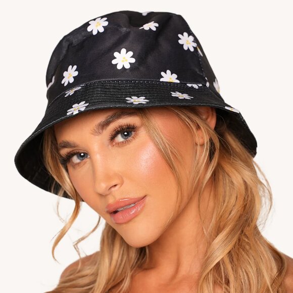 NWT Alice + Olivia Picking Daisies Reversible women's bucket hat - Picture 1 of 6